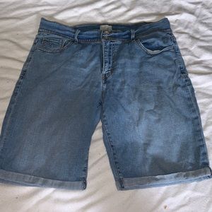 Levi’s 515 Bermuda shorts walking casual size 14 double button hi waist reg rise